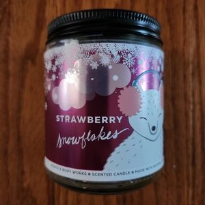Bath and Body Works Strawberry Snowflakes Single Wick Candle/New